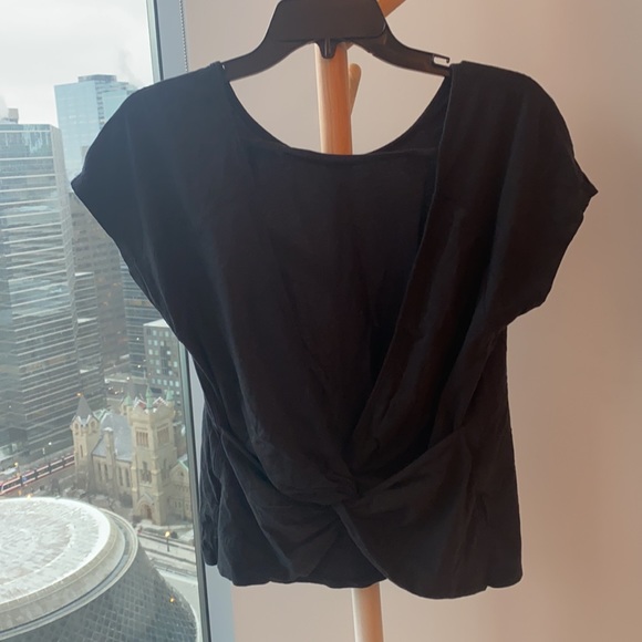 COPY - Lululemon black tshirt with open back - Picture 2 of 3